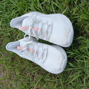 Aleader women's slip on sneakers shoes size 8